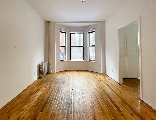 Rented by Kahen Properties | media 1