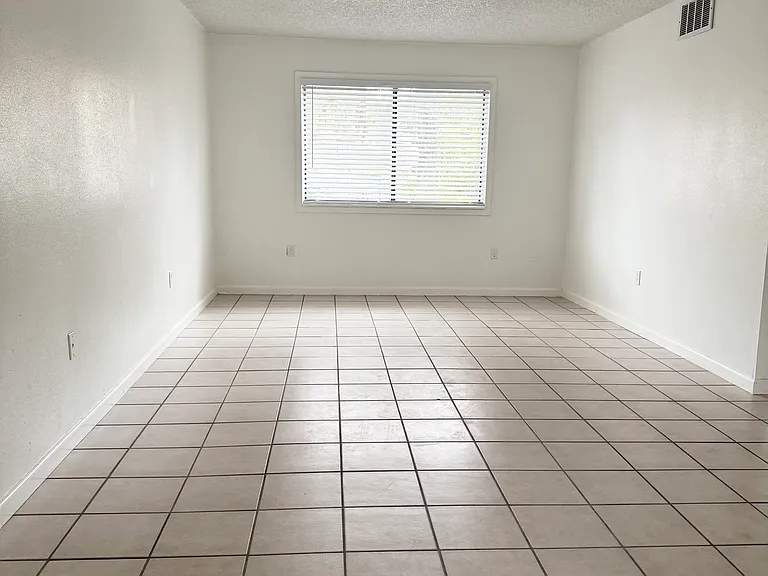 703 Oaks Manor Ct #5-2 — Photo 4