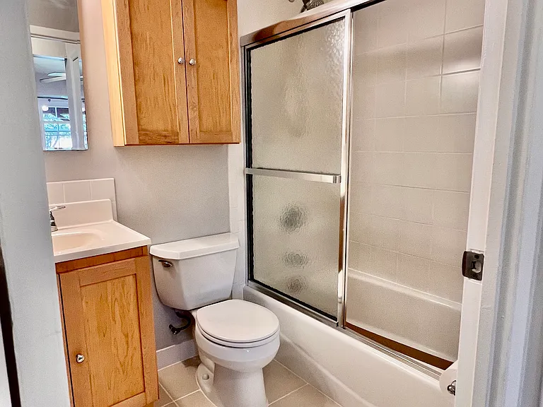 18-23 Clintonville St #1 — Photo 6