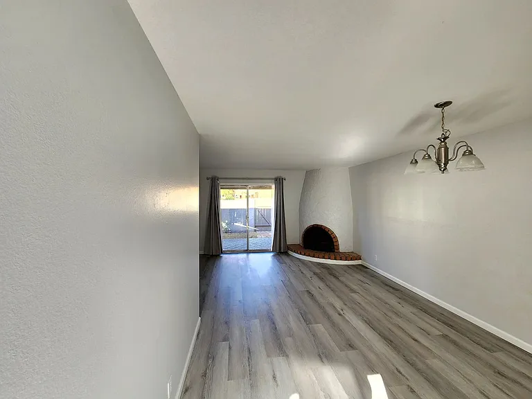1168 E Cochise Dr — Photo 3