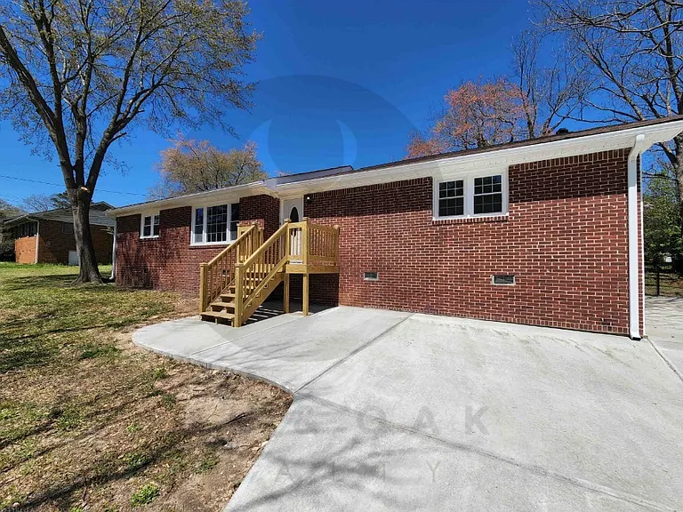 2602 Lake Harbin Rd — Photo 3