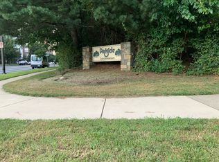10631 Weymouth St APT 203, Bethesda, MD 20814