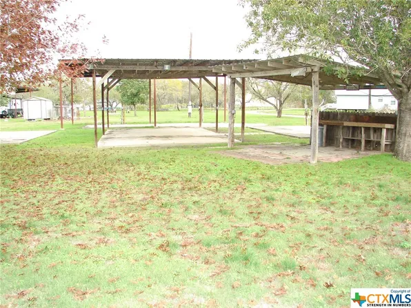 1 Tapi Ln, Gonzales, TX 78629