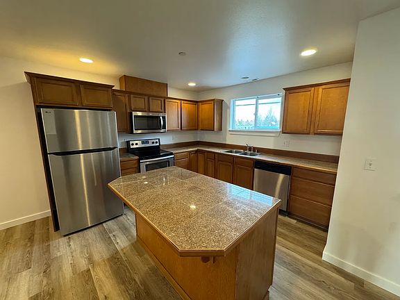 3rd image of 4801 Yakima Ave #B