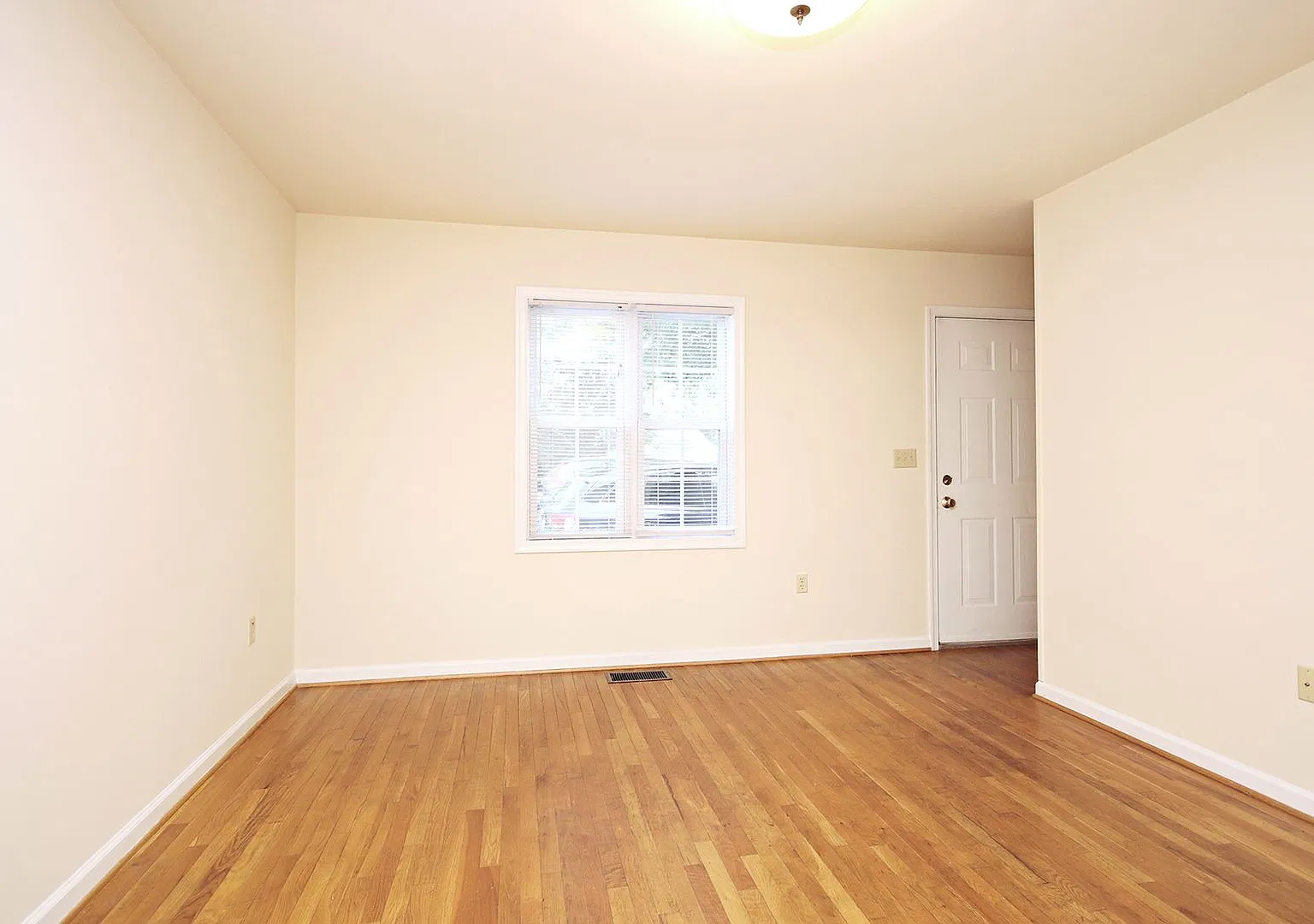 20272028 UVA Student Housing Walk to JPA & Fontaine Favorites! — Photo 2