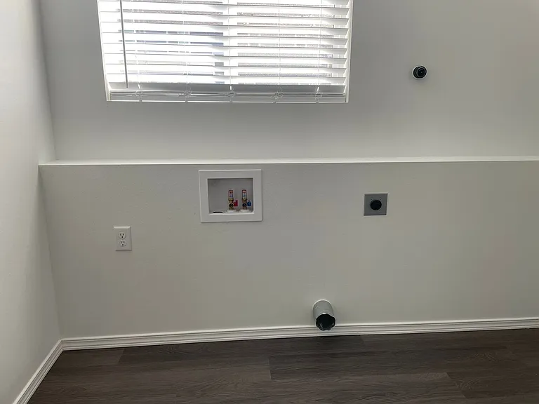 713 3rd Ave NE — Photo 5