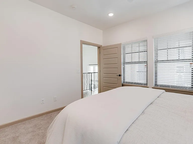 2506 N Douglas Ave — Photo 38