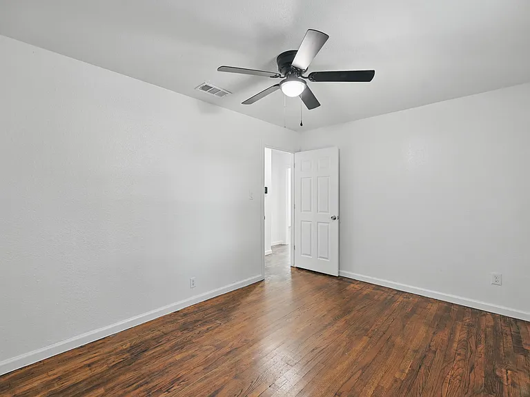 1205 Hamsted St — Photo 14