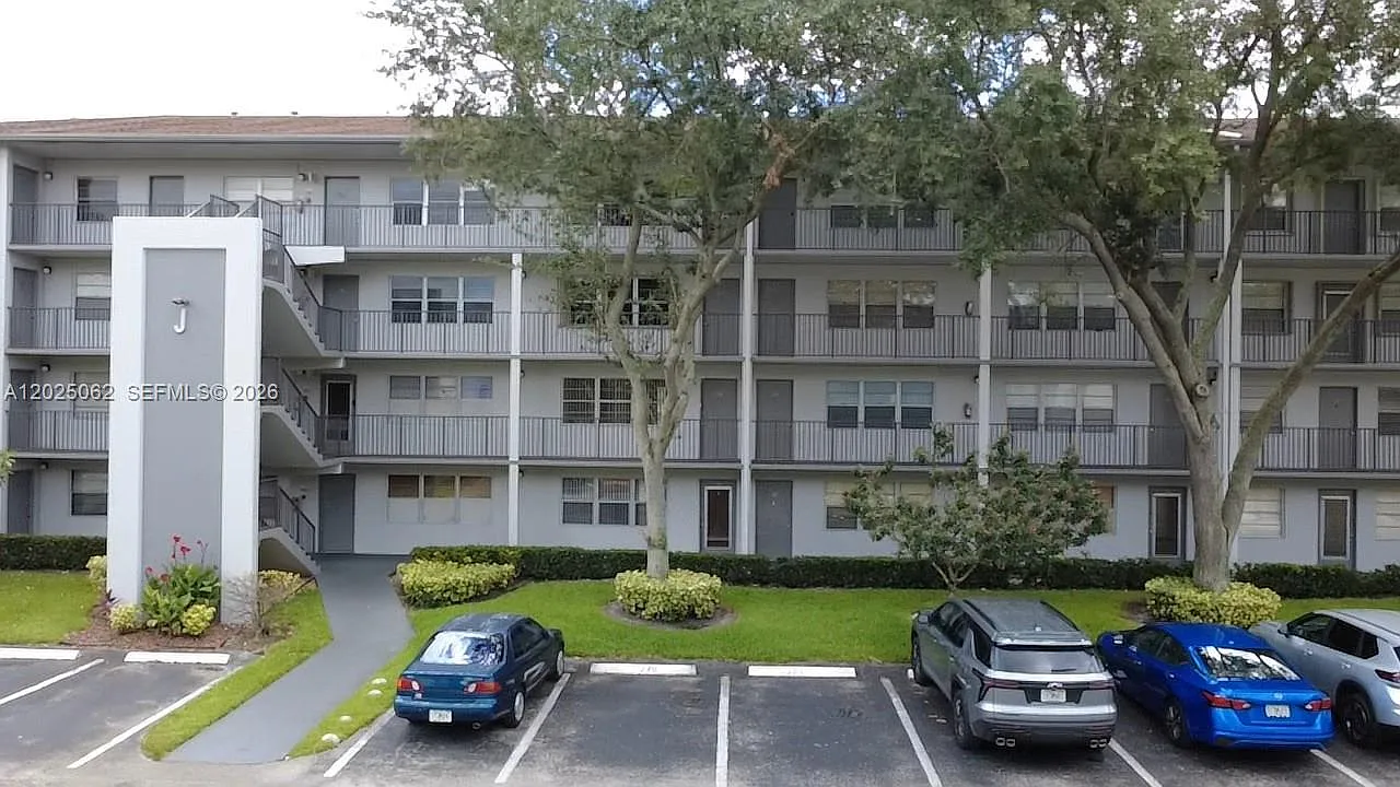 New Hampton At Century Vi — Photo 2