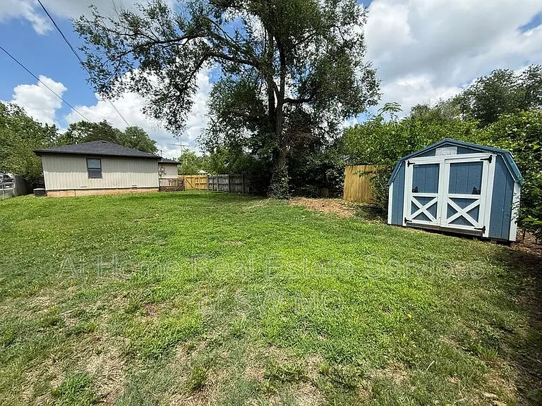 2940 W Walnut St — Photo 20