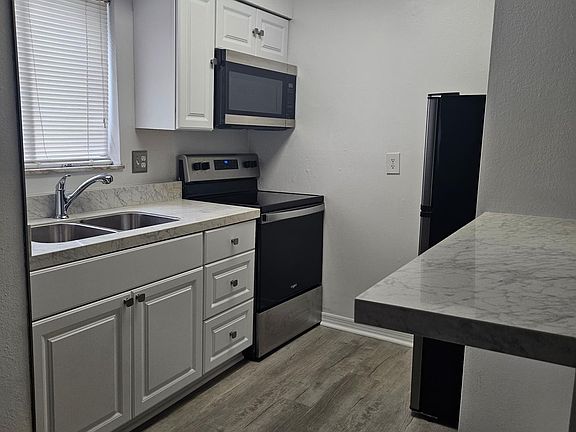 2nd image of 134 Springwood Cir APT A
