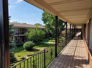 25301 Five Mile Rd APT 210, Redford, MI 48239