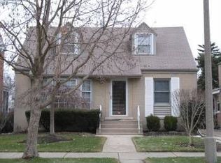 7711 Kenneth Ave, Skokie, IL 60076