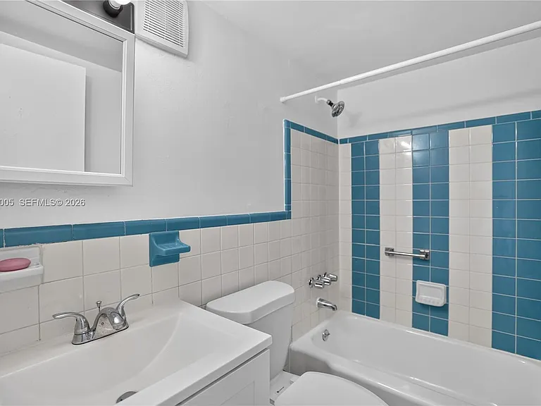 1600 S Le Jeune Rd #14 — Photo 15