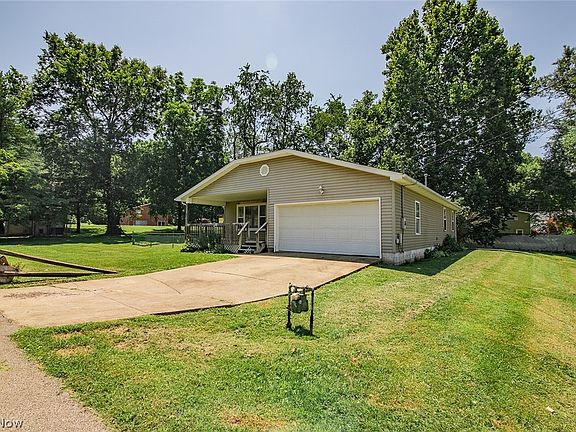 3rd image of 318 Greenwood Dr
