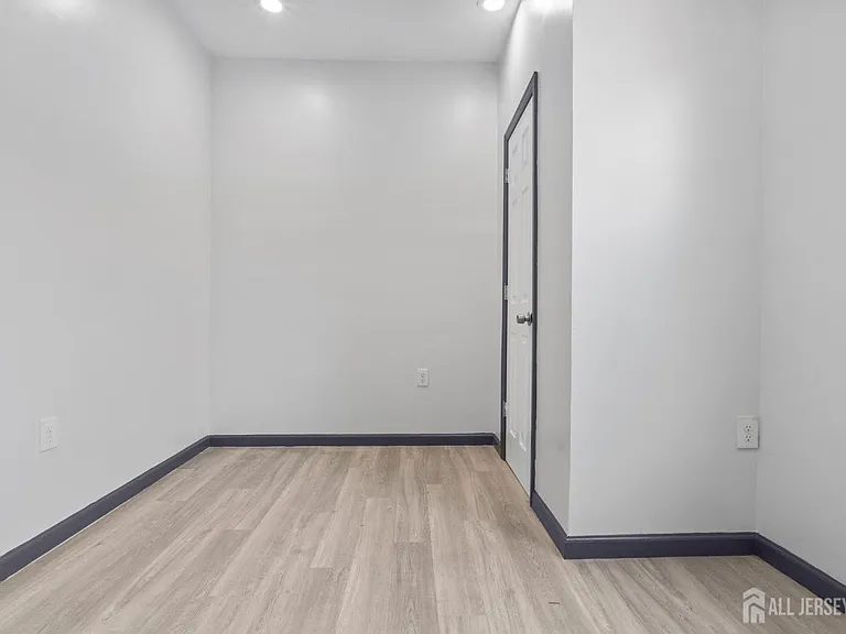 211 N 13th St #2 — Photo 9