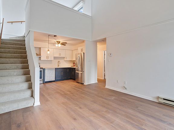 5th image of 836 12th St #202