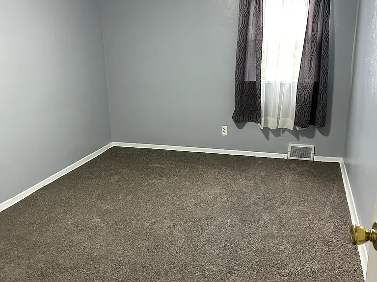171-173 Sherman Ave — Photo 37