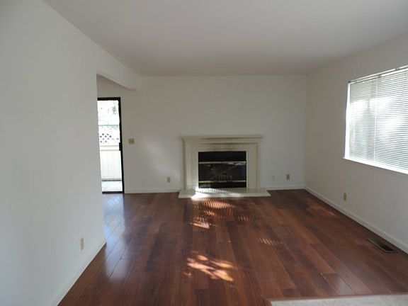 5th image of 249 Green Meadow Dr APT A