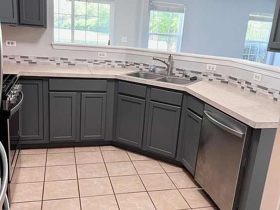4th image of 2455 Stoughton Cir
