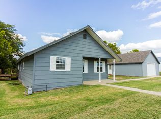 211 E Rose Ave, Caney, KS 67333