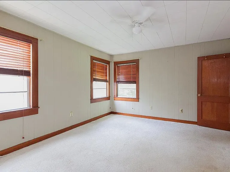 422 Glenmore Ave — Photo 4
