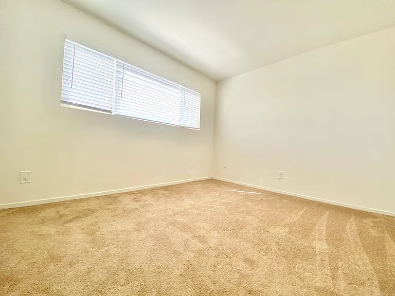 21 Thornton Ave — Photo 8