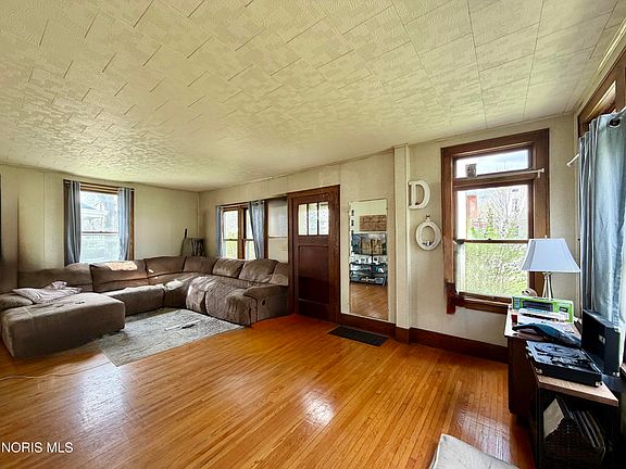 5th image of 637 Jefferson Ave