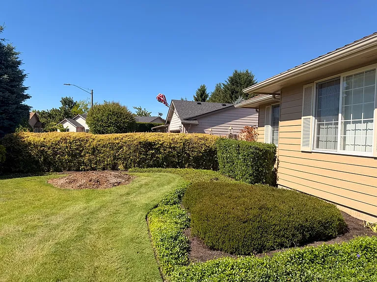364 SE Davis Ct — Photo 4