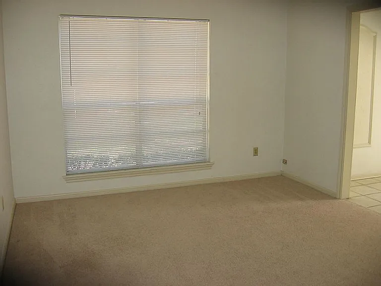 25407 Tuckahoe Ln — Photo 6