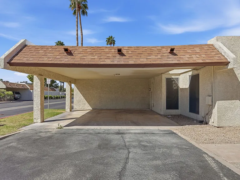 1924 E Duke Dr — Photo 2