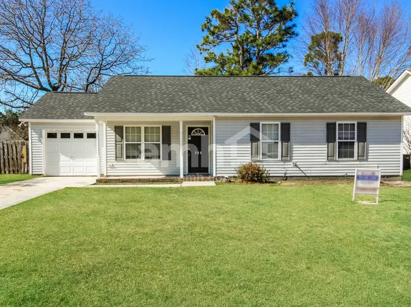 725 Oak Branches Close, Belville, NC 28451