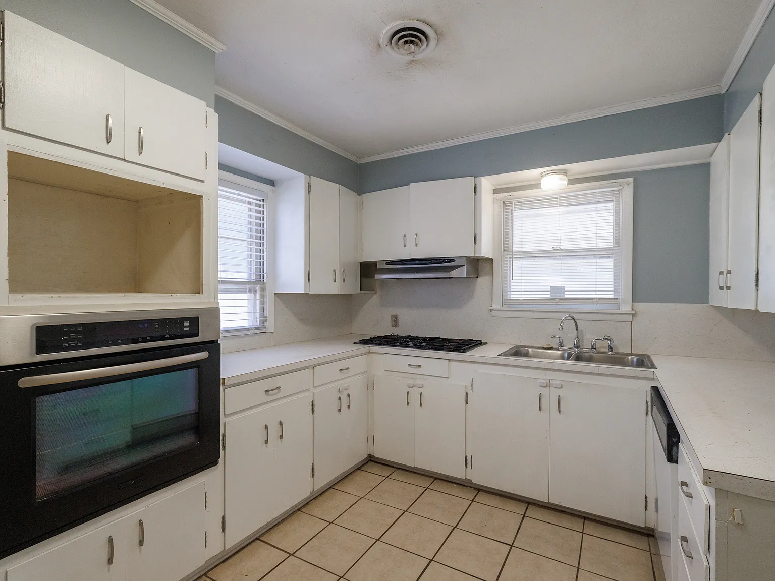 3 bed, 1118 sqft, $1,700 — Photo 3