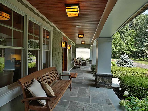3rd image of 7 Beacon Hill Dr