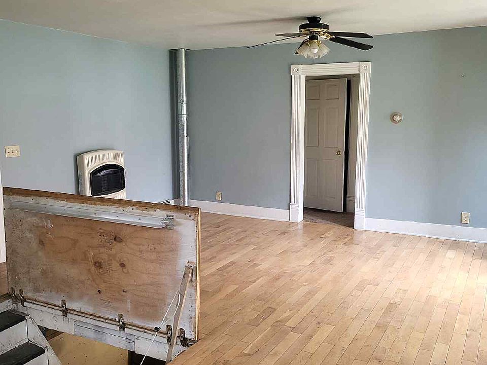 2nd image of 506 1/2 W Babcock St