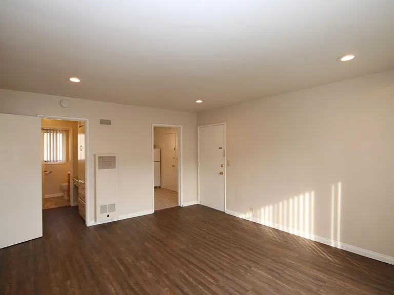 343 S Madison Ave #8 — Photo 12