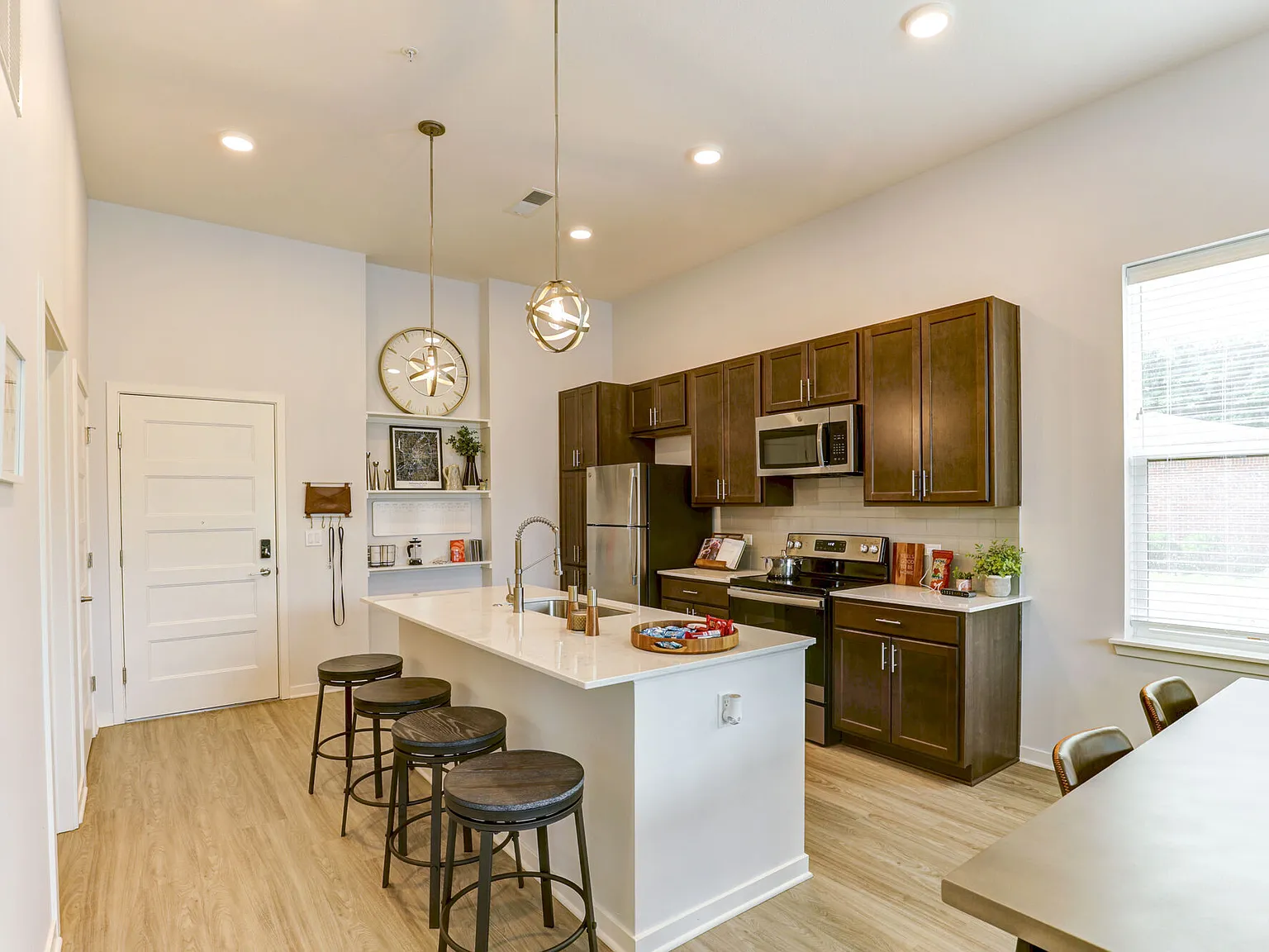 Pullman Pointe — Photo 2