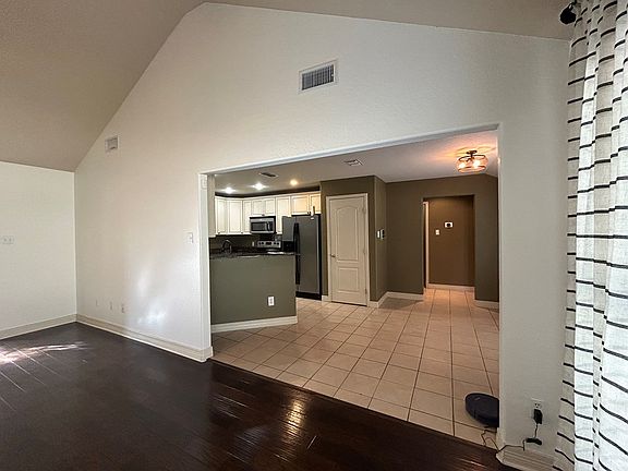 4th image of 124 Fannin Dr
