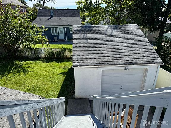 3rd image of 16 Carlton St