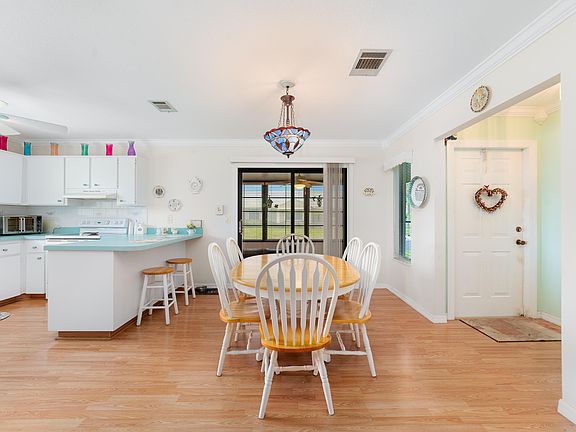 5th image of 1533 SE Crayrich Court
