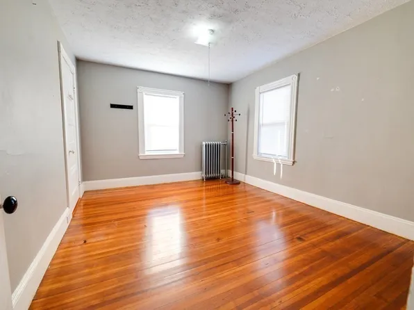 30 Charles St, Quincy, MA 02169