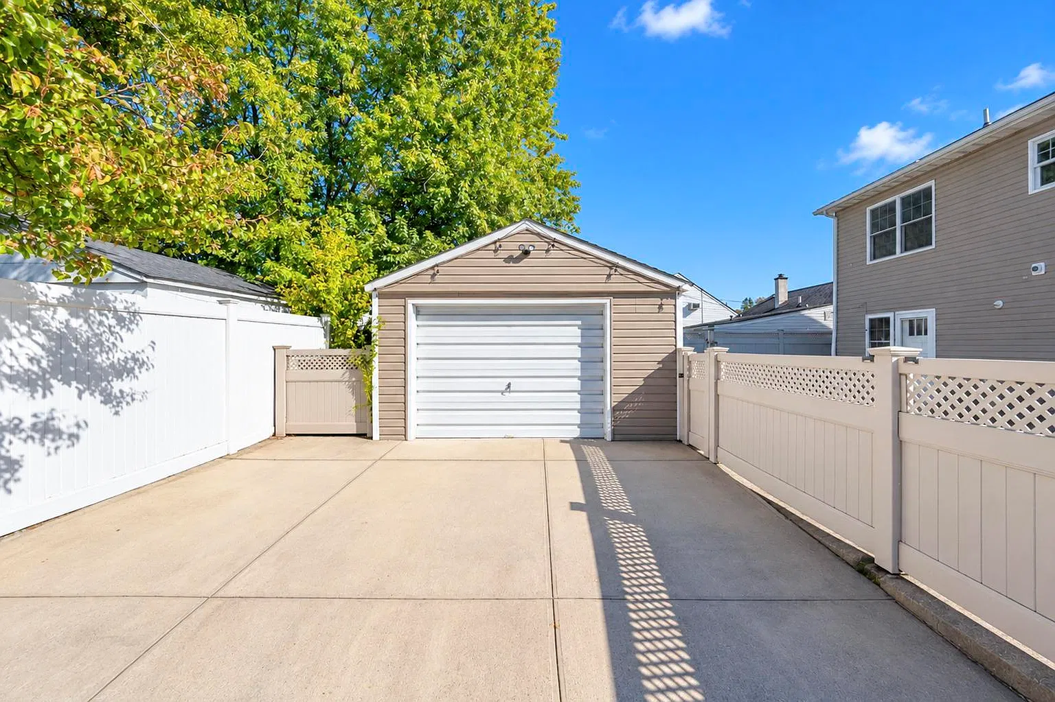 4 bed, 1300 sqft, $4,700 — Photo 3