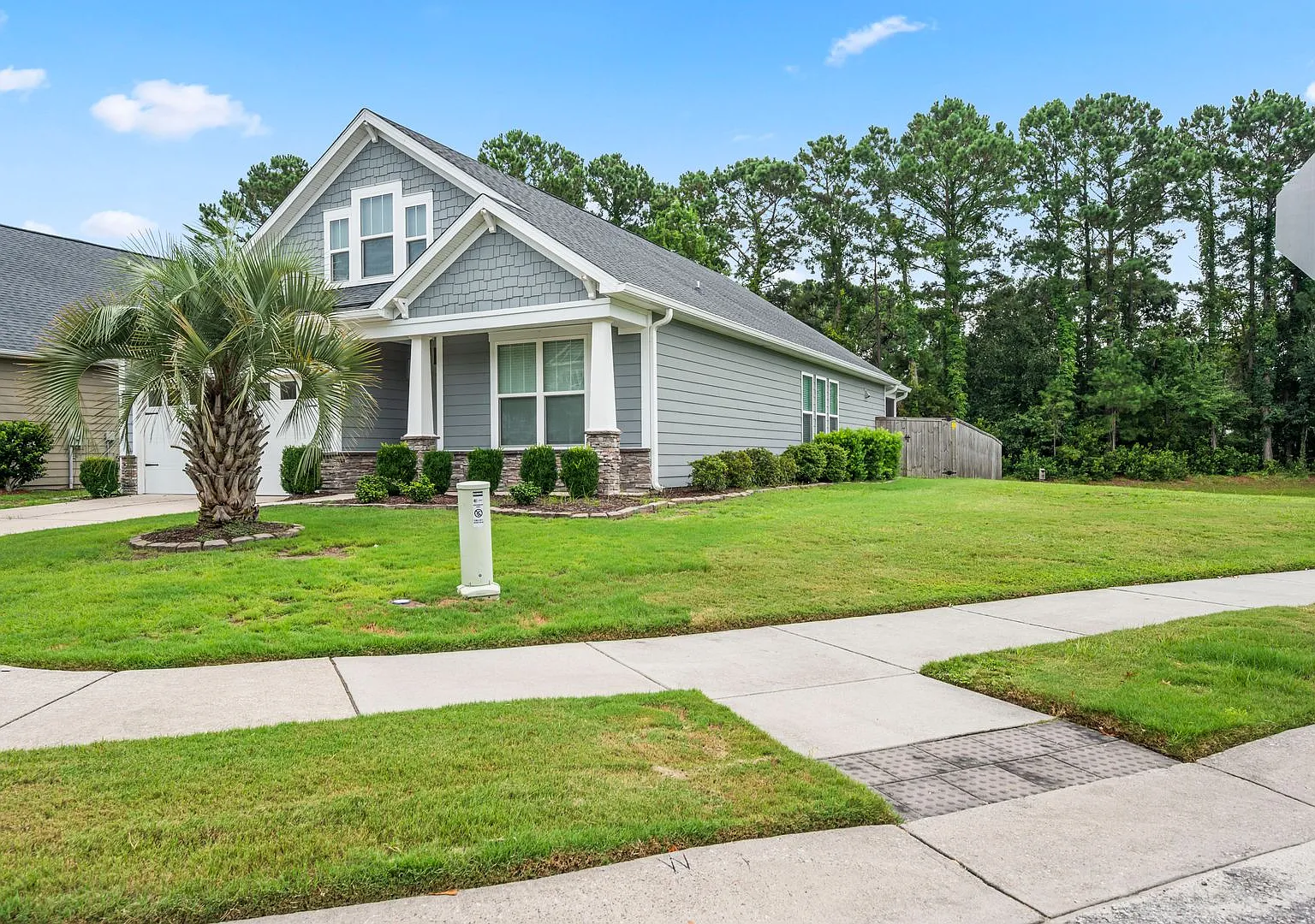 Elevated 5 bedroom James Island home — Photo 2
