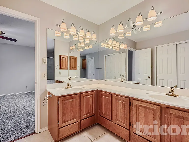 1215 Farnsworth Dr — Photo 13