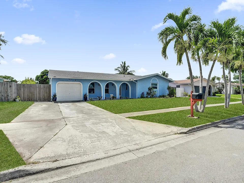 855 NW 80th Ter