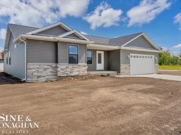 293 Nevada Ave, Marysville, MI 48040