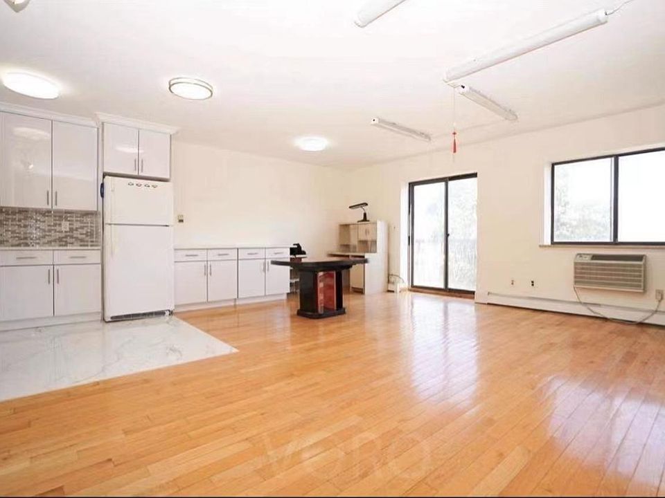 1st image of 14745 Barclay Ave APT 5