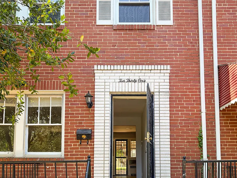 1031 E Lake Ave — Photo 1