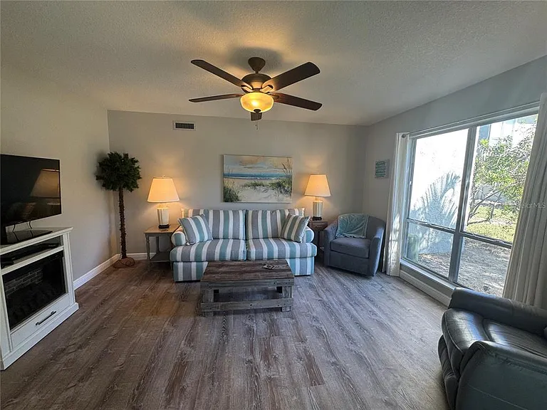 621 Windrush Bay Dr #621 — Photo 11
