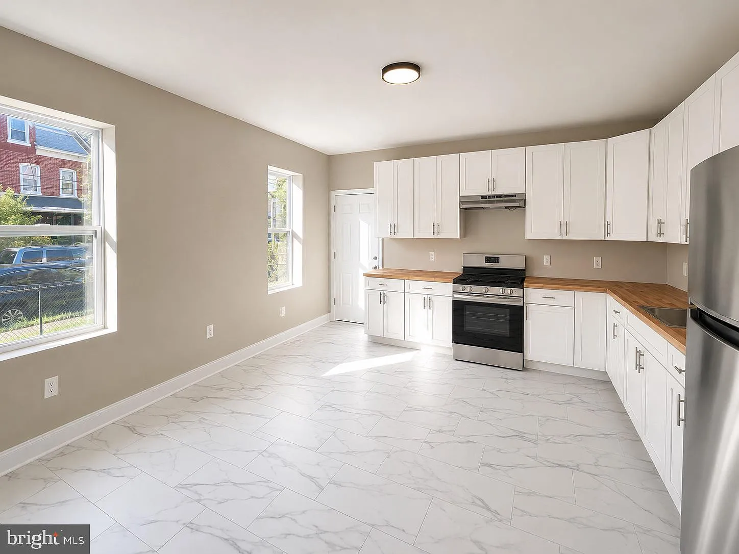 3 bed, 1444 sqft, $2,100 — Photo 2